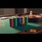 Meja blackjack modern dengan chip premium, simbol keamanan dan fairness Hokiku88